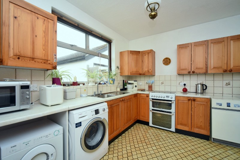 Oaks Avenue, Worcester Park, KT4