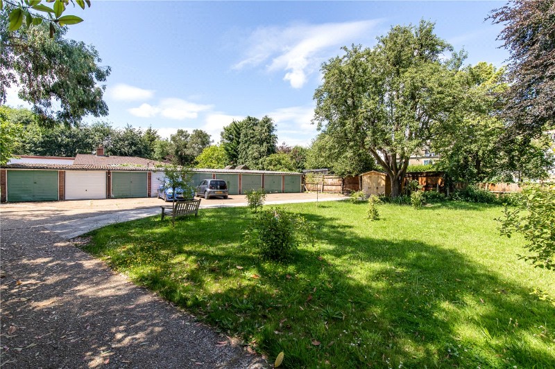 Tring Avenue, London, W5