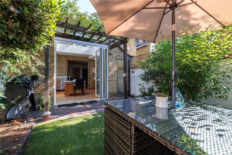 Bovingdon Road, London, SW6