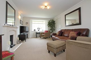 Eaves Close, New Haw Road, Addlestone, KT15