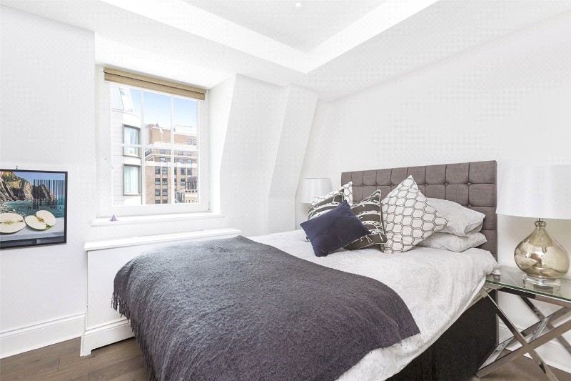 Bull Inn Court, London, WC2R