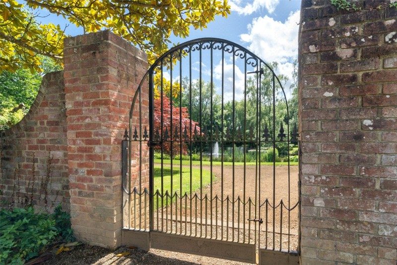 Wimborne Road West, Stapehill, Wimborne, Dorset, BH21