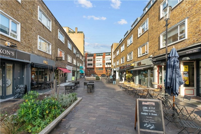 Queen's Gate, London, SW7