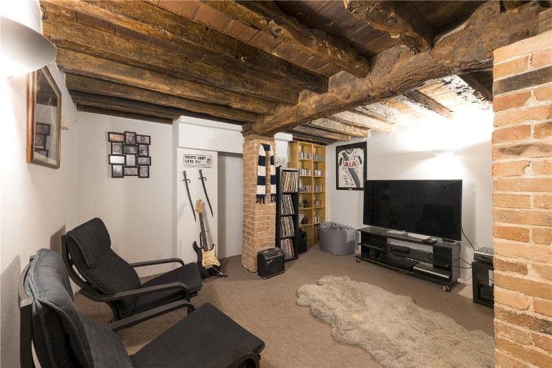High Street, Urchfont, Devizes, SN10