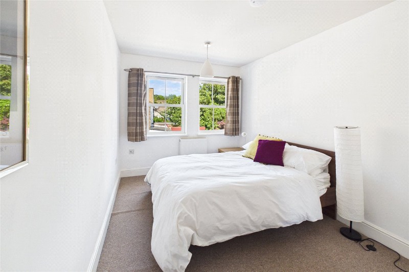 Guernsey Grove, London, SE24