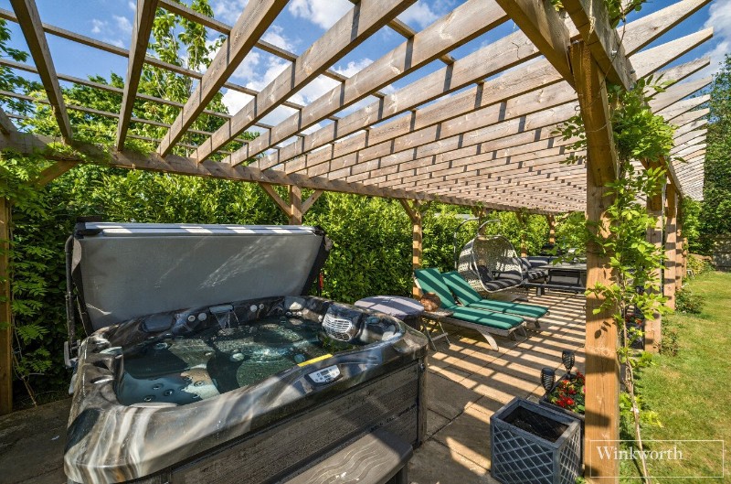 Bagshot Road, Chobham, Surrey, GU24