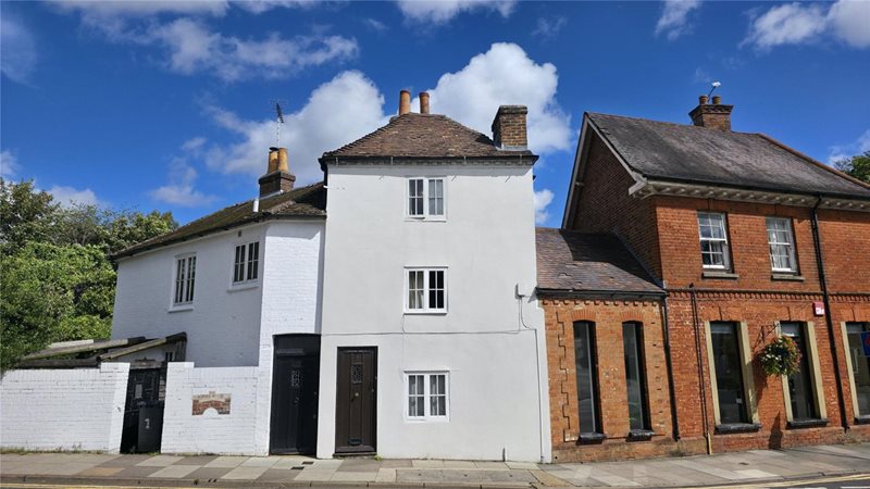 Bridge Square, Farnham, Surrey, GU9