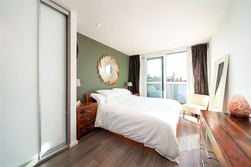 1 Spectrum Way, London, SW18