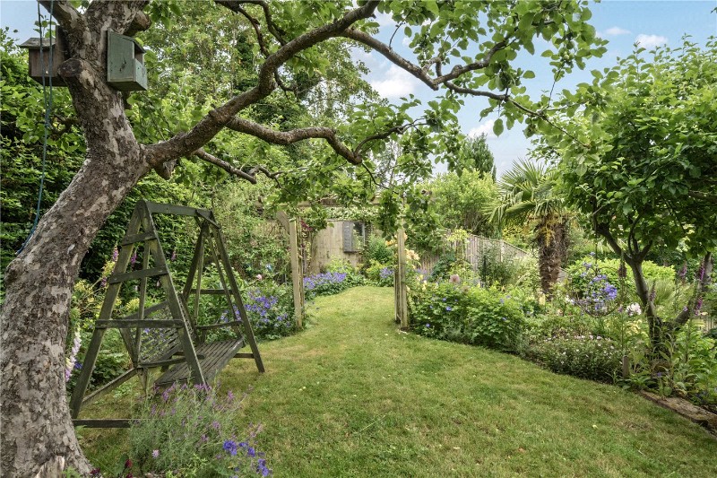 Broomleaf Road, Farnham, Surrey, GU9