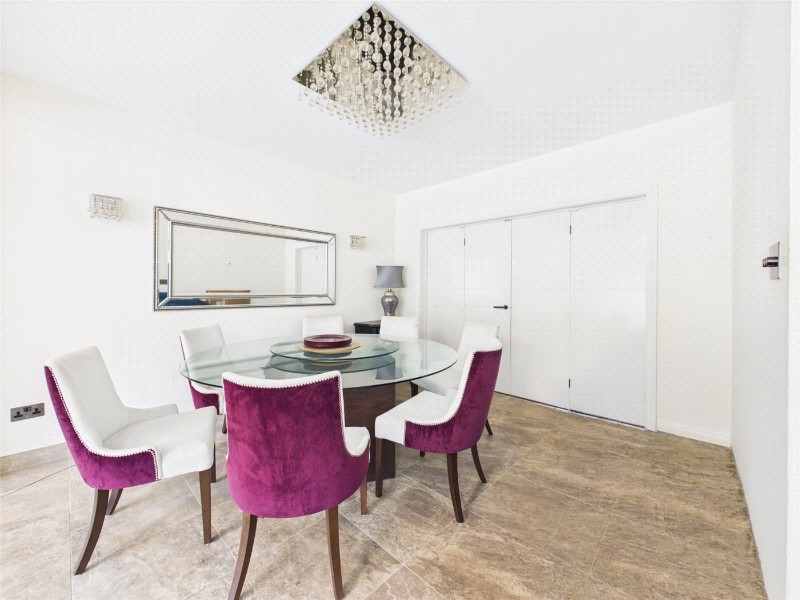 Colindeep Gardens, Hendon, London, United Kingdom, NW4