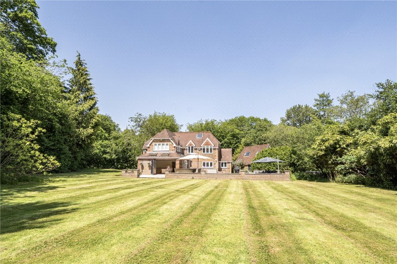 Moor Park Way, Farnham, Surrey, GU9
