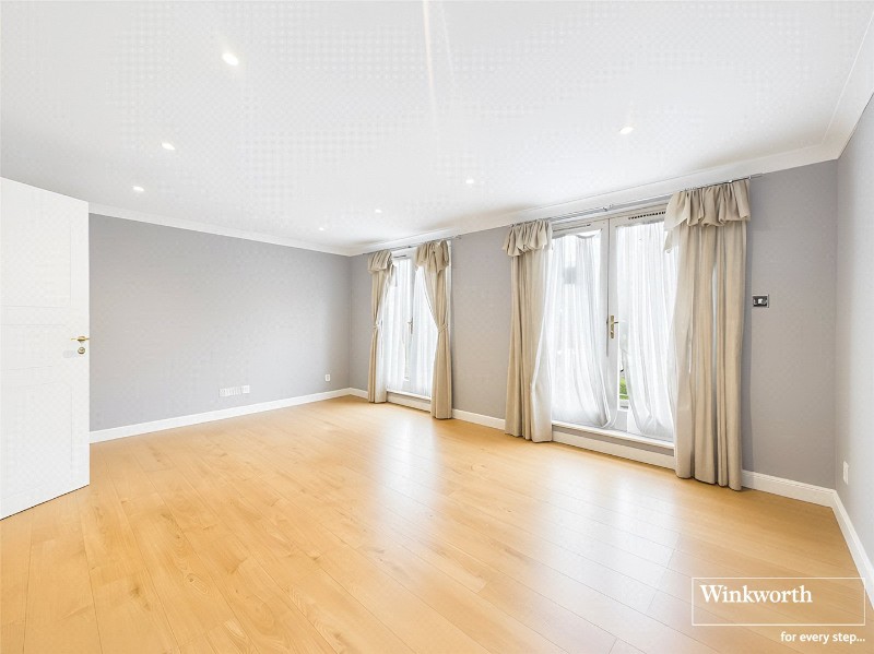 Hollyview Close, Hendon, London, NW4