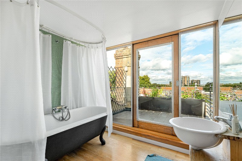 Rathcoole Avenue, London, N8