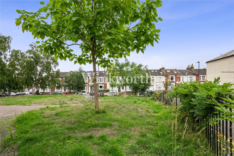 St Albans Crescent, London, N22