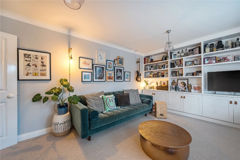 Roman Way, Farnham, Surrey, GU9