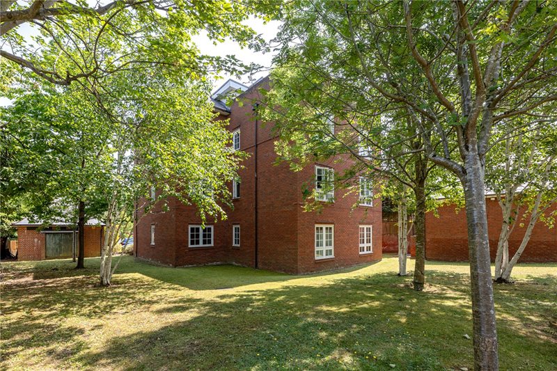 Sutherland Grove, London, SW18
