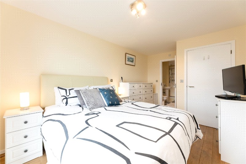 Scott Avenue, London, SW15