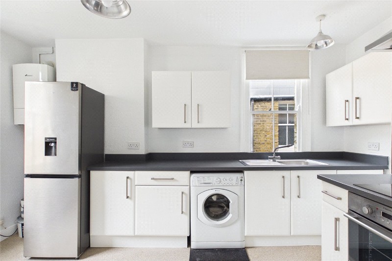 Dinsmore Road, London, SW12