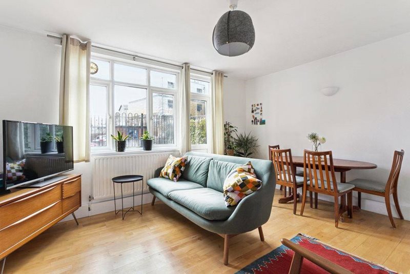 Barnes Street, London, E14