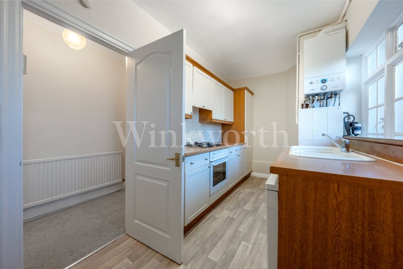 Golders Green Road, London, NW11