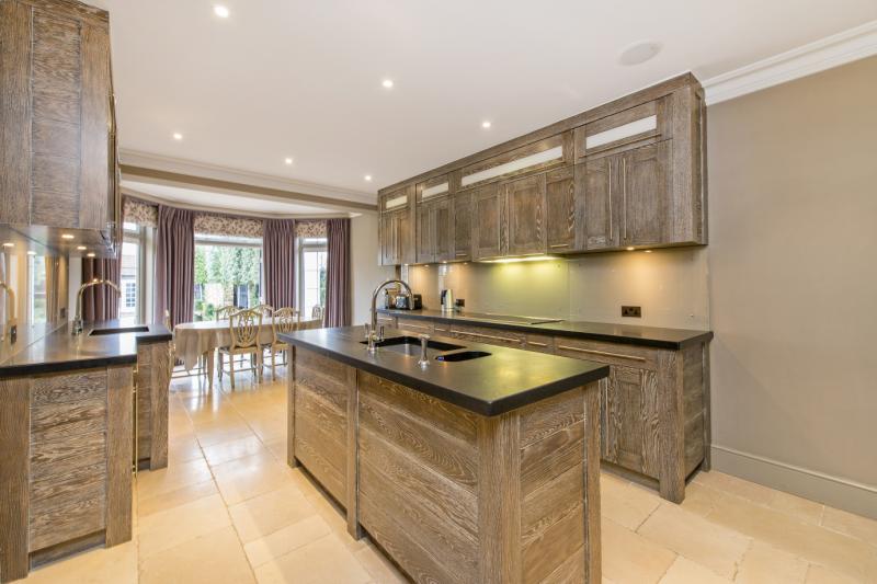 Roedean Crescent, London, SW15
