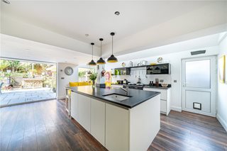 Highlands Road, Farnham, Surrey, GU9