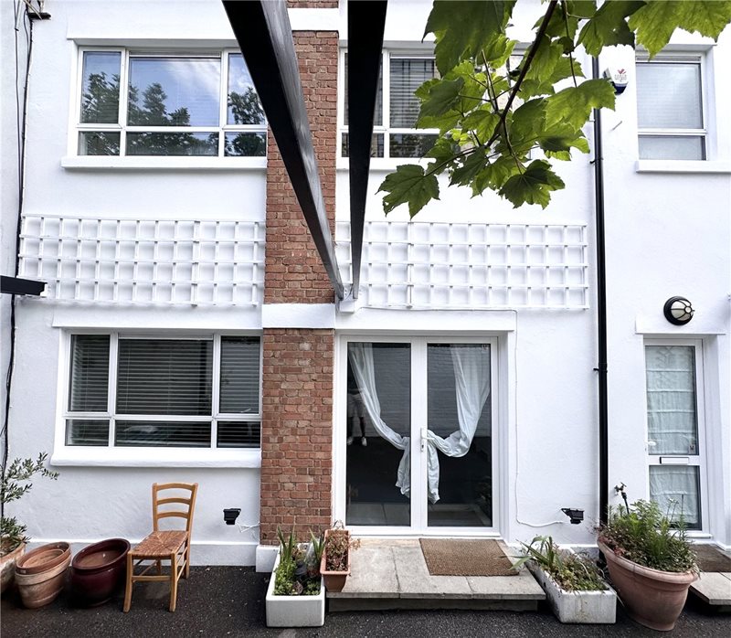 Bradbury Mews, London, N16