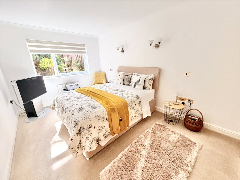 Canford Cliffs Road, Canford Cliffs, Poole, BH13