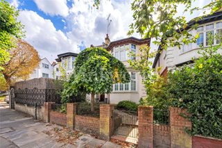 North End Road, London, NW11