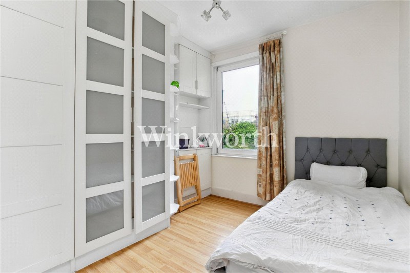 Station Crescent, London, N15