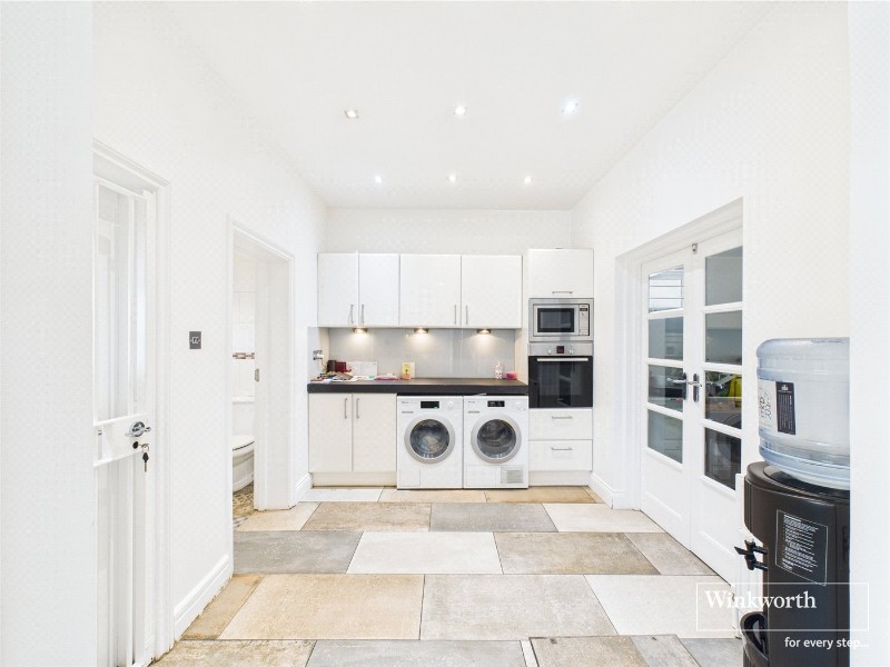 Queens Walk, Kingsbury, London, NW9