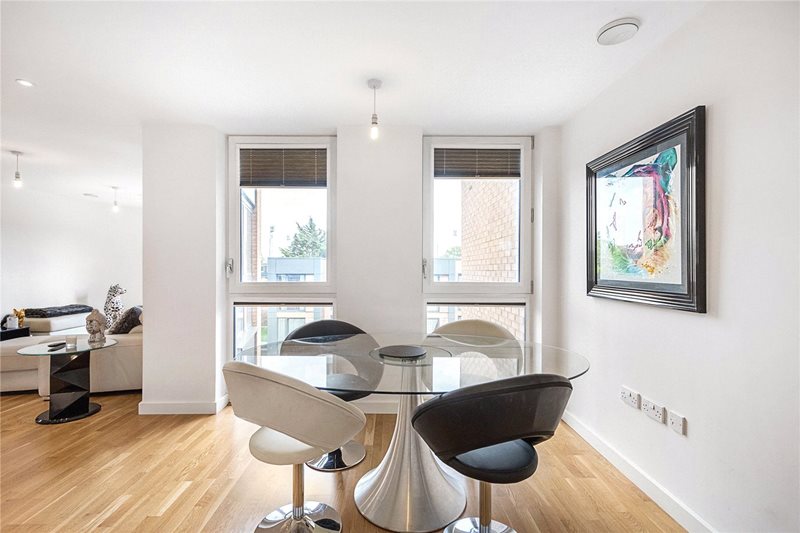 Baltic Avenue, Brentford, TW8