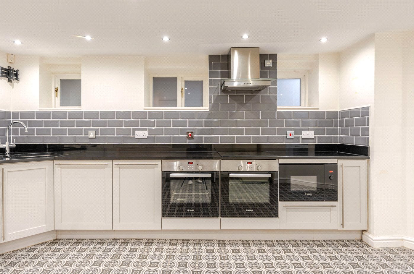 Kitchen Straight