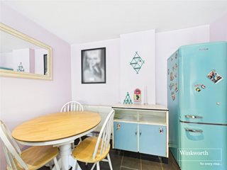 Elizabeth Walk, Reading, Berkshire, RG2