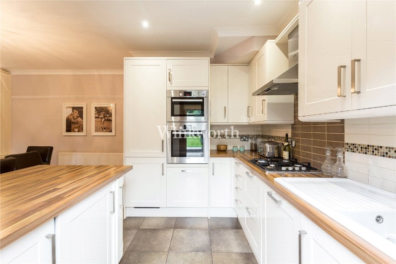 River Avenue, London, N13