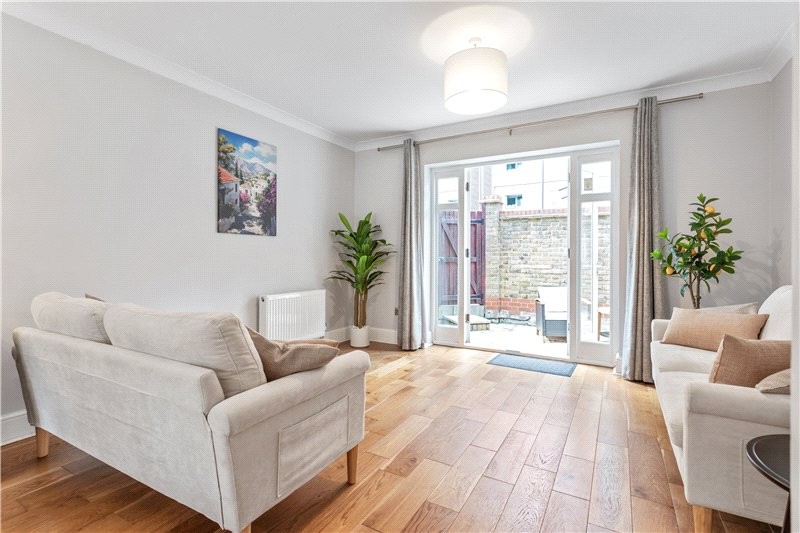 Cottesloe Mews, London, SE1