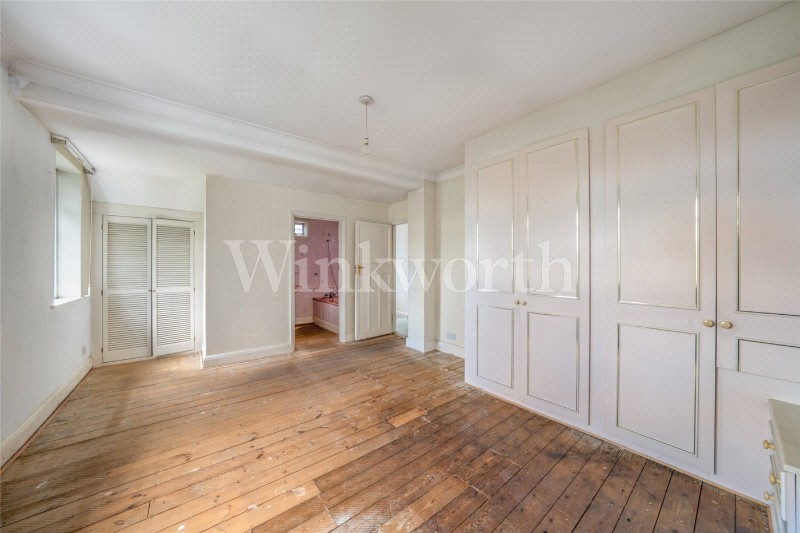 Wayside, London, NW11