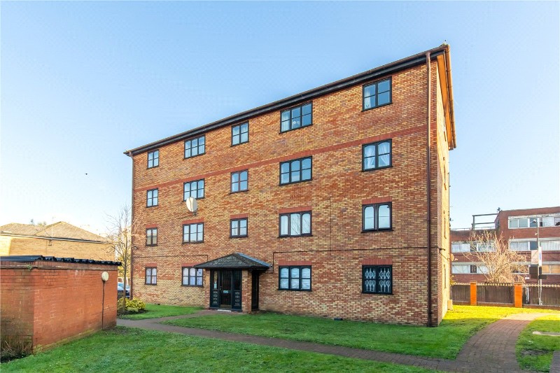 Avenue Road, London, W3