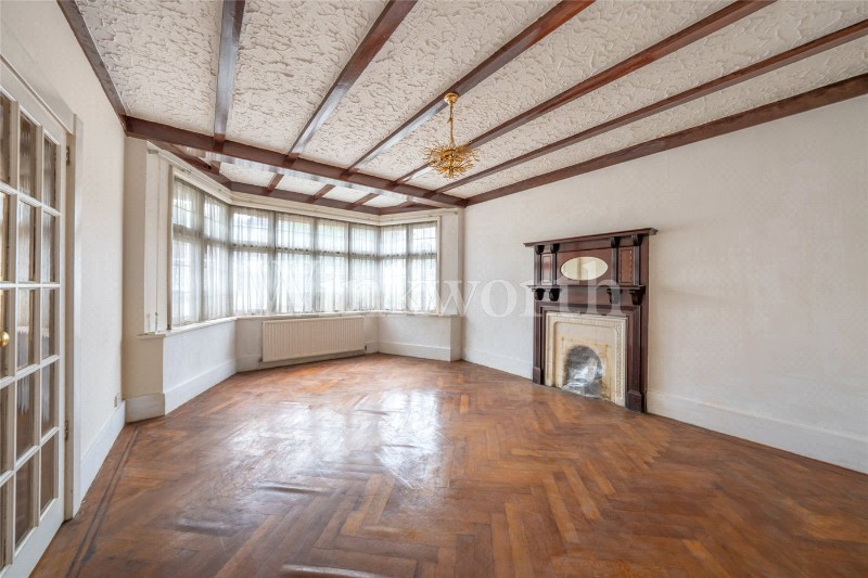 Wayside, London, NW11