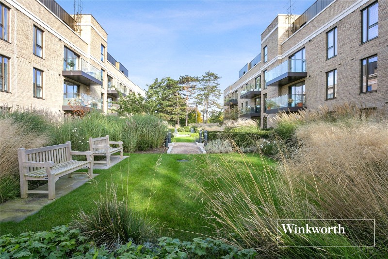 Chaplin Drive, Trent Park, Cockfosters, EN4