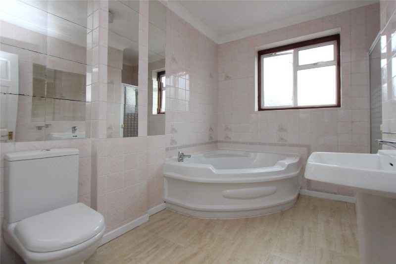 Beach Avenue, Leigh-on-Sea, SS9