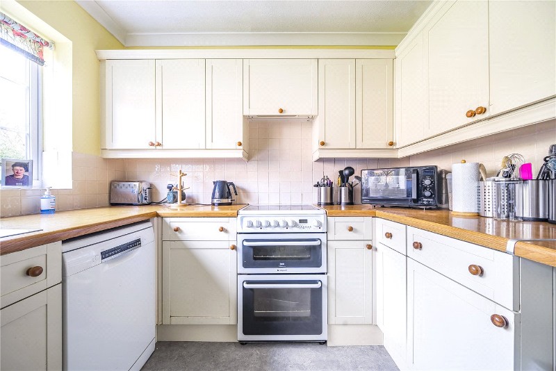Heather Close, Farnham, Surrey, GU9