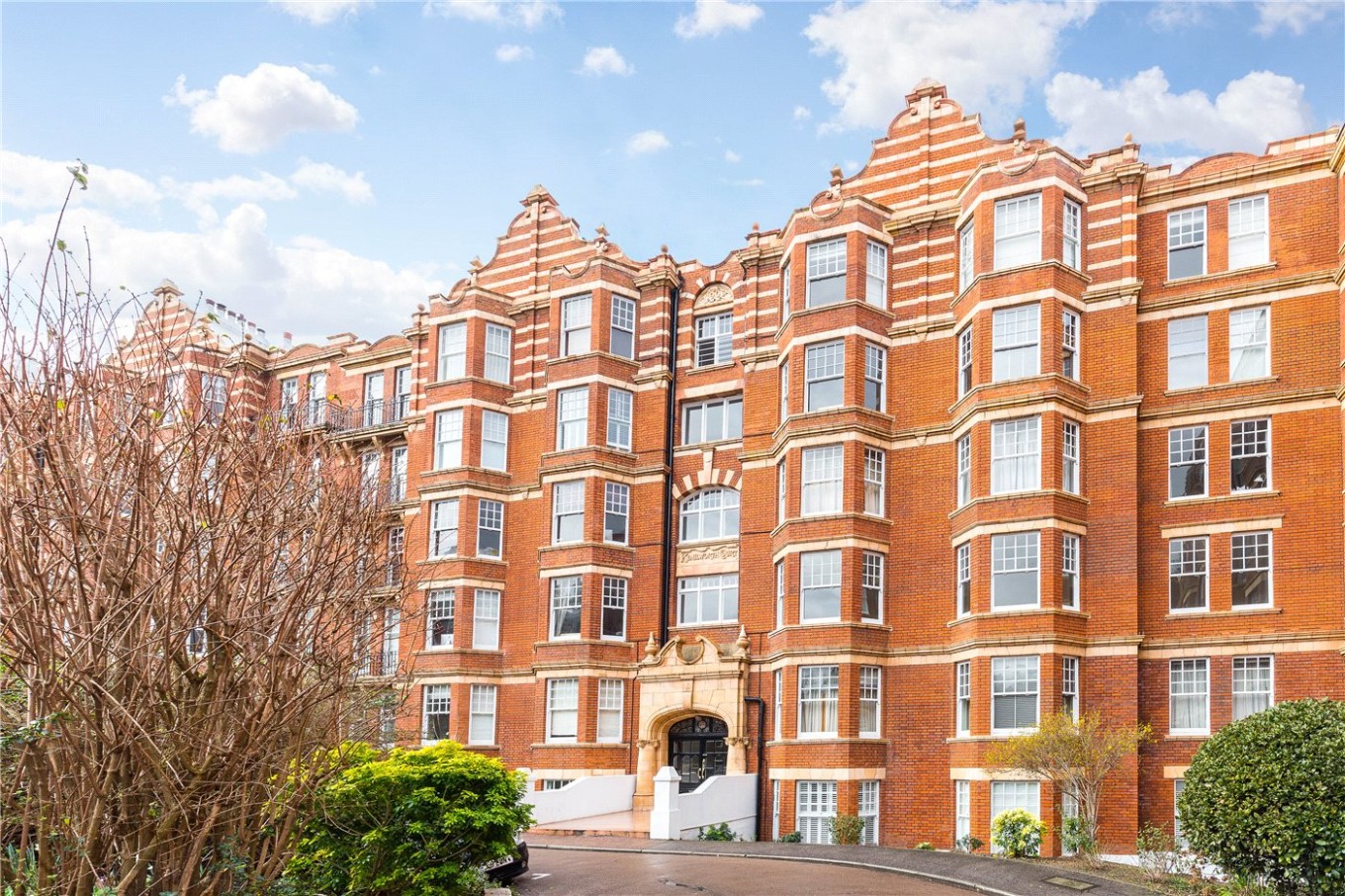 3 bedroom property for sale in Kenilworth Court, Lower Richmond Road