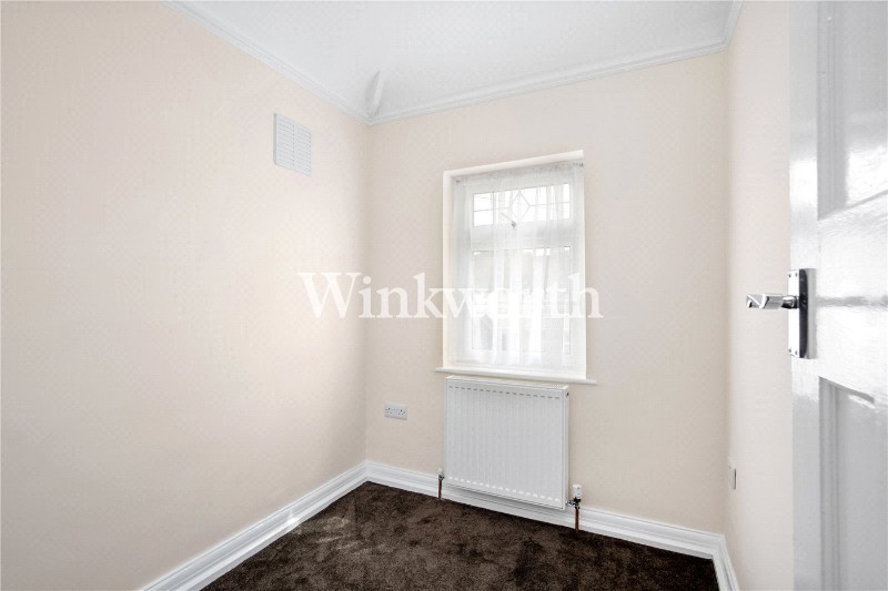 Chatsworth Drive, Enfield, EN1