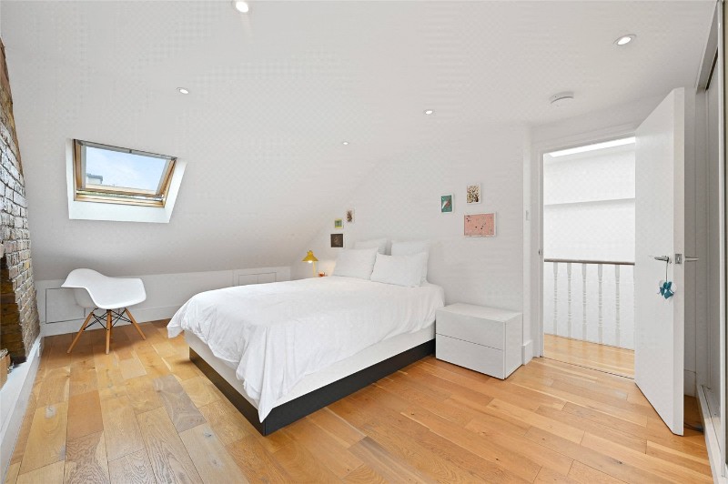 Davis Road, London, W3