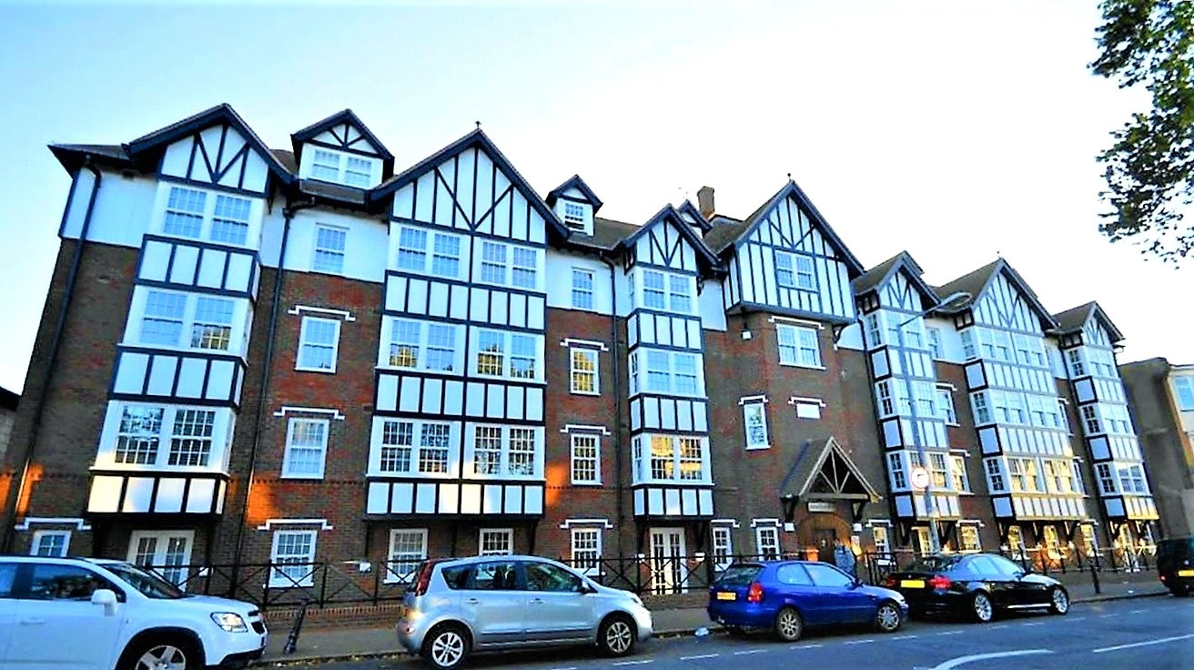 2 bedroom property to rent in Leigh Road, LeighonSea, SS9 (Ref