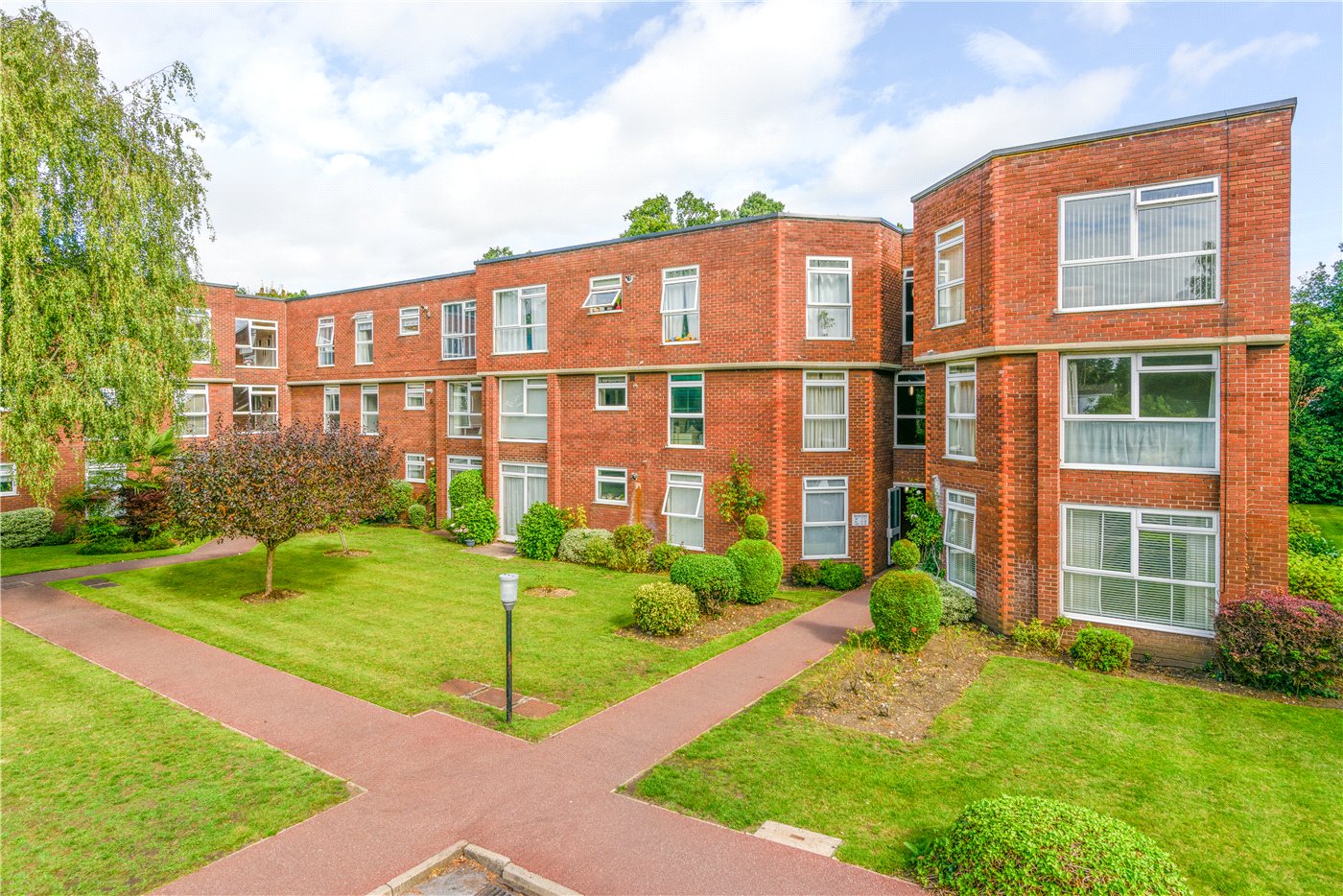 2 bedroom property for sale in Ellesmere Road, Weybridge, Surrey15 Queens Court, KT13 (Ref