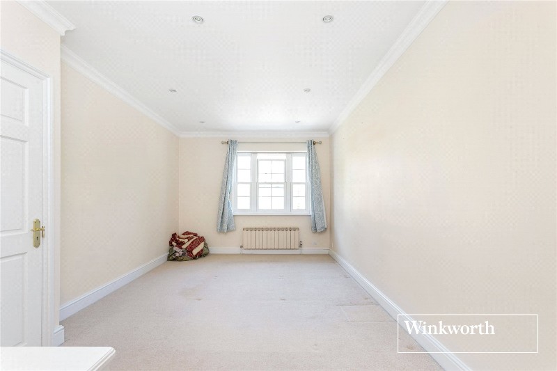 Meadowbanks, Arkley, EN5