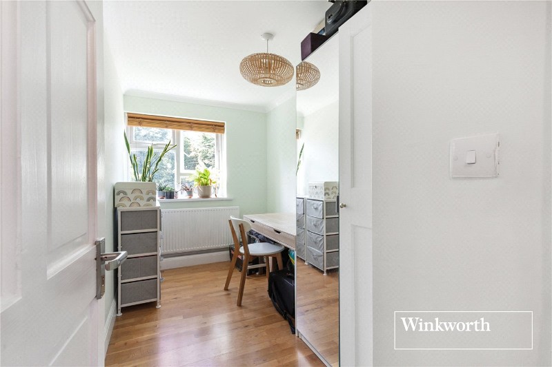 Nether Street, Finchley, London, N3