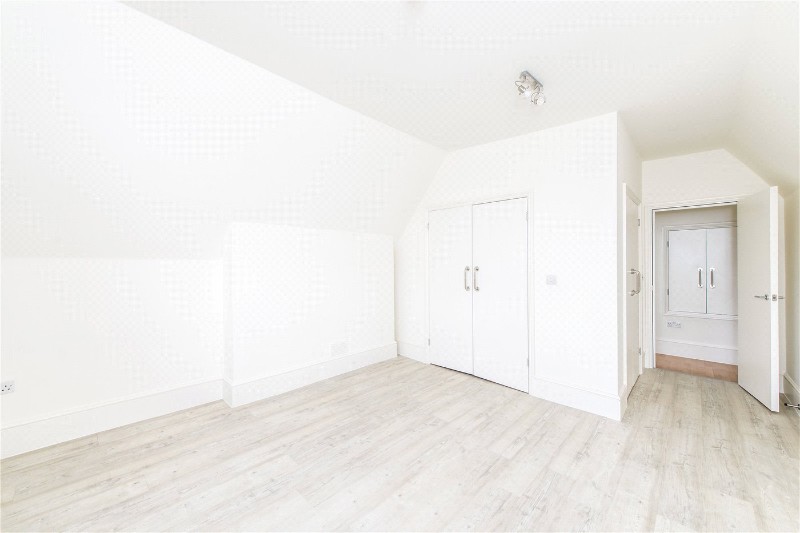 Streatham High Road, London, SW16